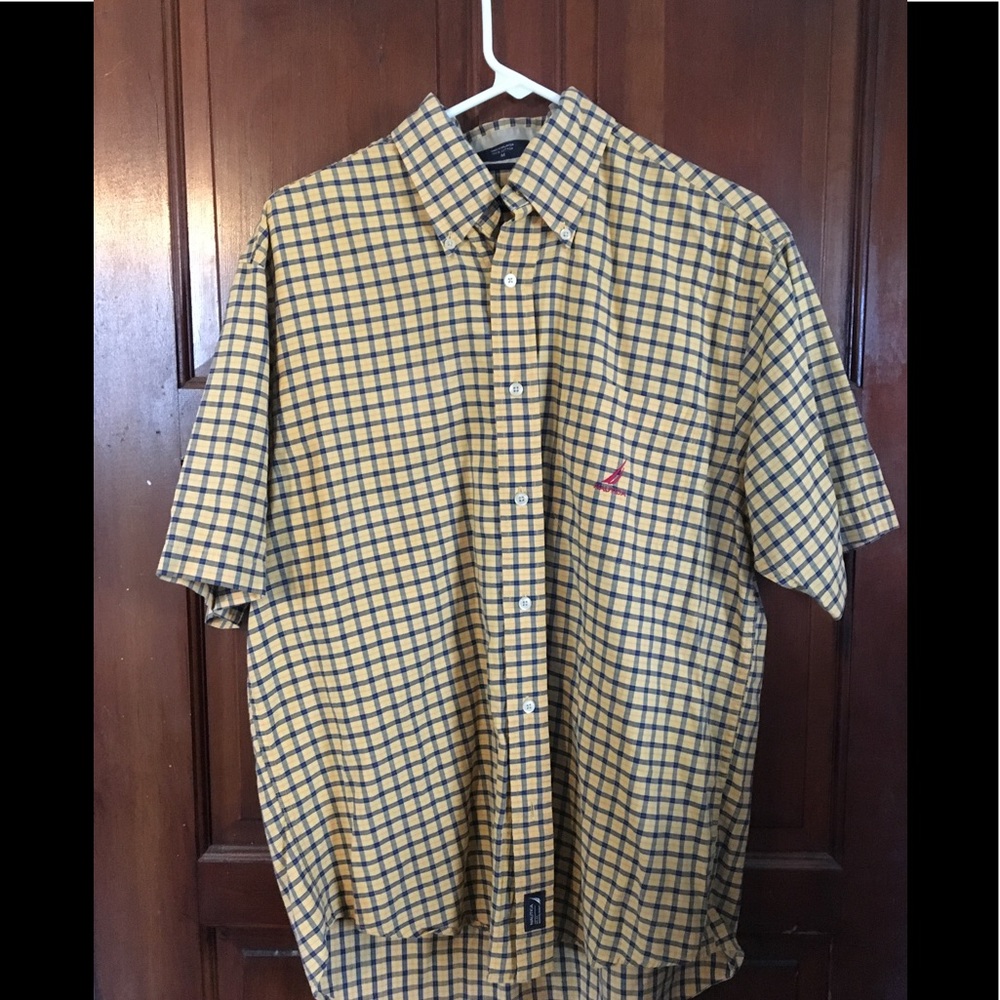 Nautica Button down Size M